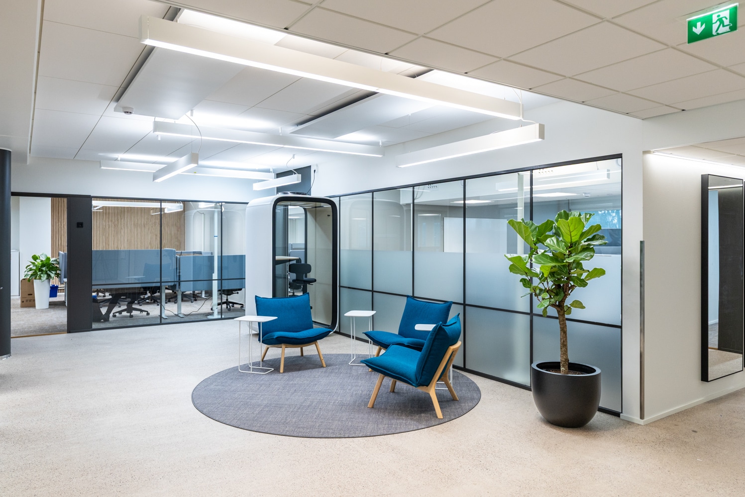 Viidennen kerroksen toimisto.